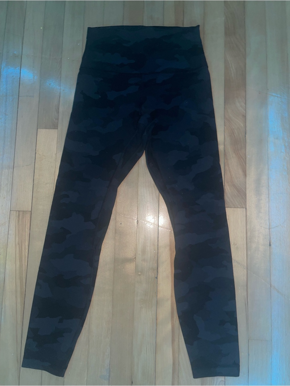 Lululemon Black and Gray Camo align leggingsđ¤đŠś